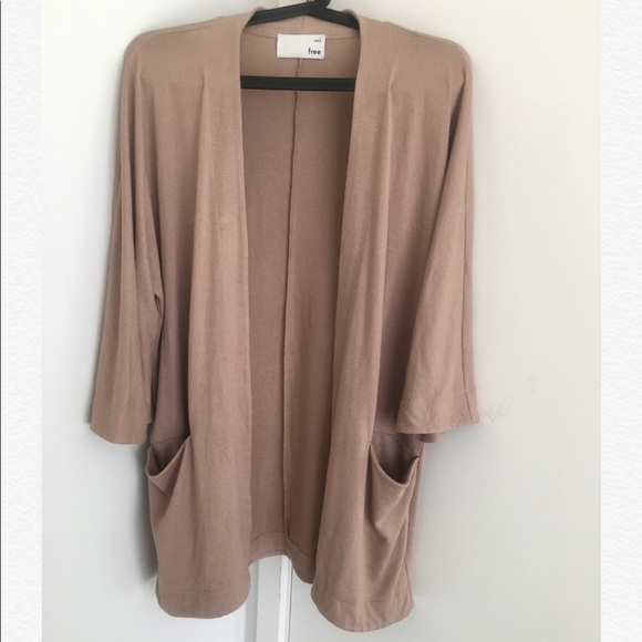 Aritzia Sweaters - Brand new Aritzia cardigan - Size S